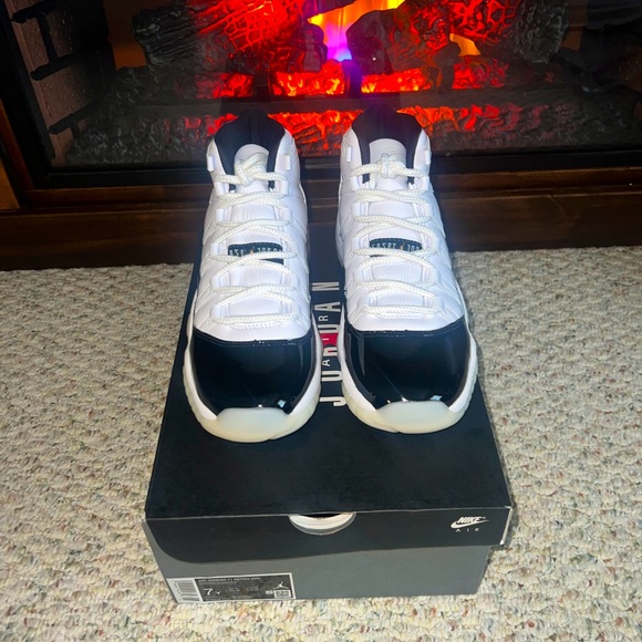Air Jordan 11 Retro GS Gratitude - Picture 3 of 7
